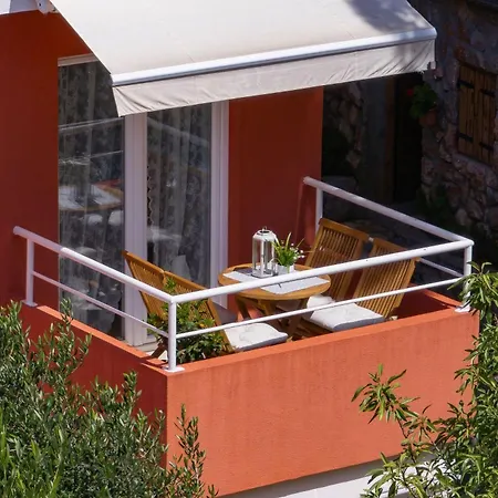 Candela, No 3 Apartment